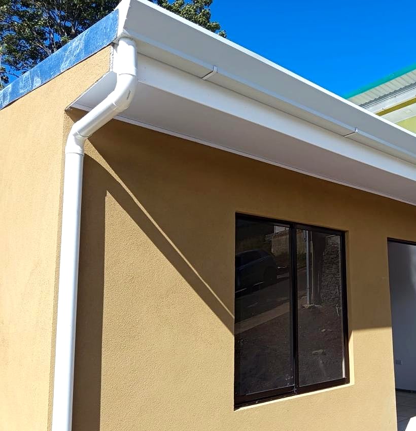 Fachada de otra casa terminada con el Bono Familiar de Vivienda